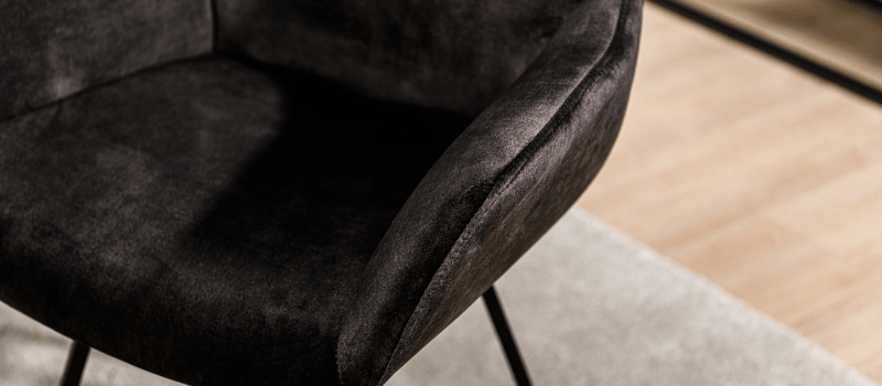 Zwarte velvet stoel