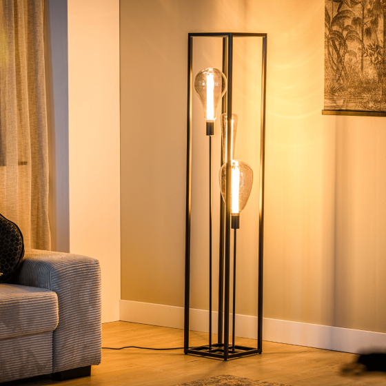 Jadah vloerlamp zwart staal 160 cm van het woonmerk Vurna