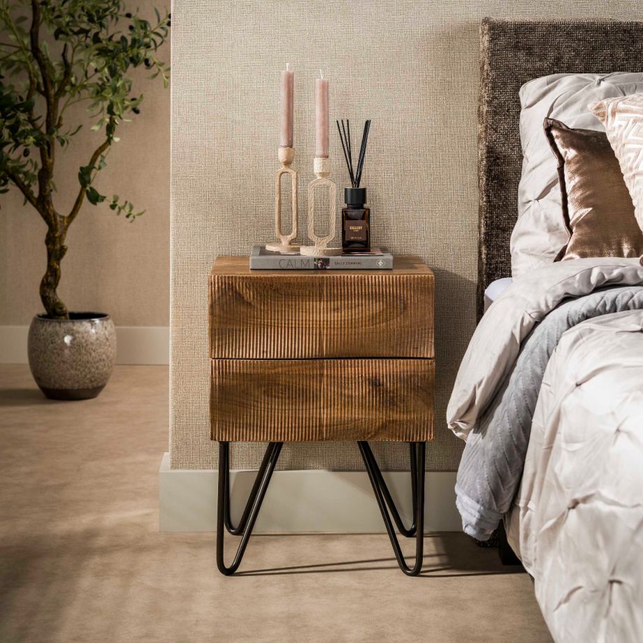 Fraaai Pioter nachtkastje 2 lades massief mango - zand