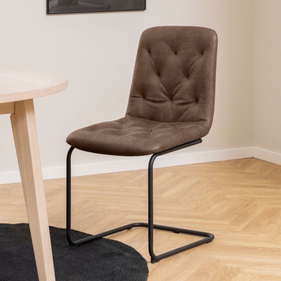 Nøra Laura eetkamerstoel | zwart metaal onderstel | stof Kentucky - bruin