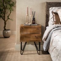 Fraaai Pioter nachtkastje 2 lades massief mango - zand