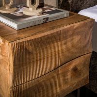 Fraaai Pioter nachtkastje 2 lades massief mango - zand