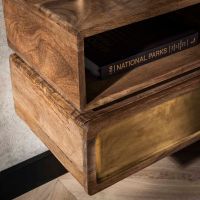 Kelsie nachtkastje 1L groot - brass/massief mango bruin