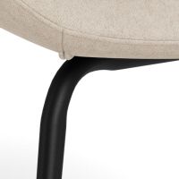 Soren armstoel | zwart metaal onderstel | stof Apia - zand