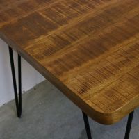 Industrial Triangle eetkamertafel van het woonmerk Kick Collection