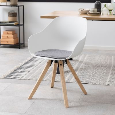 Nøra Tøno armstoel | rubberwood oak onderstel | stof Malmo - lichtgrijs/wit
